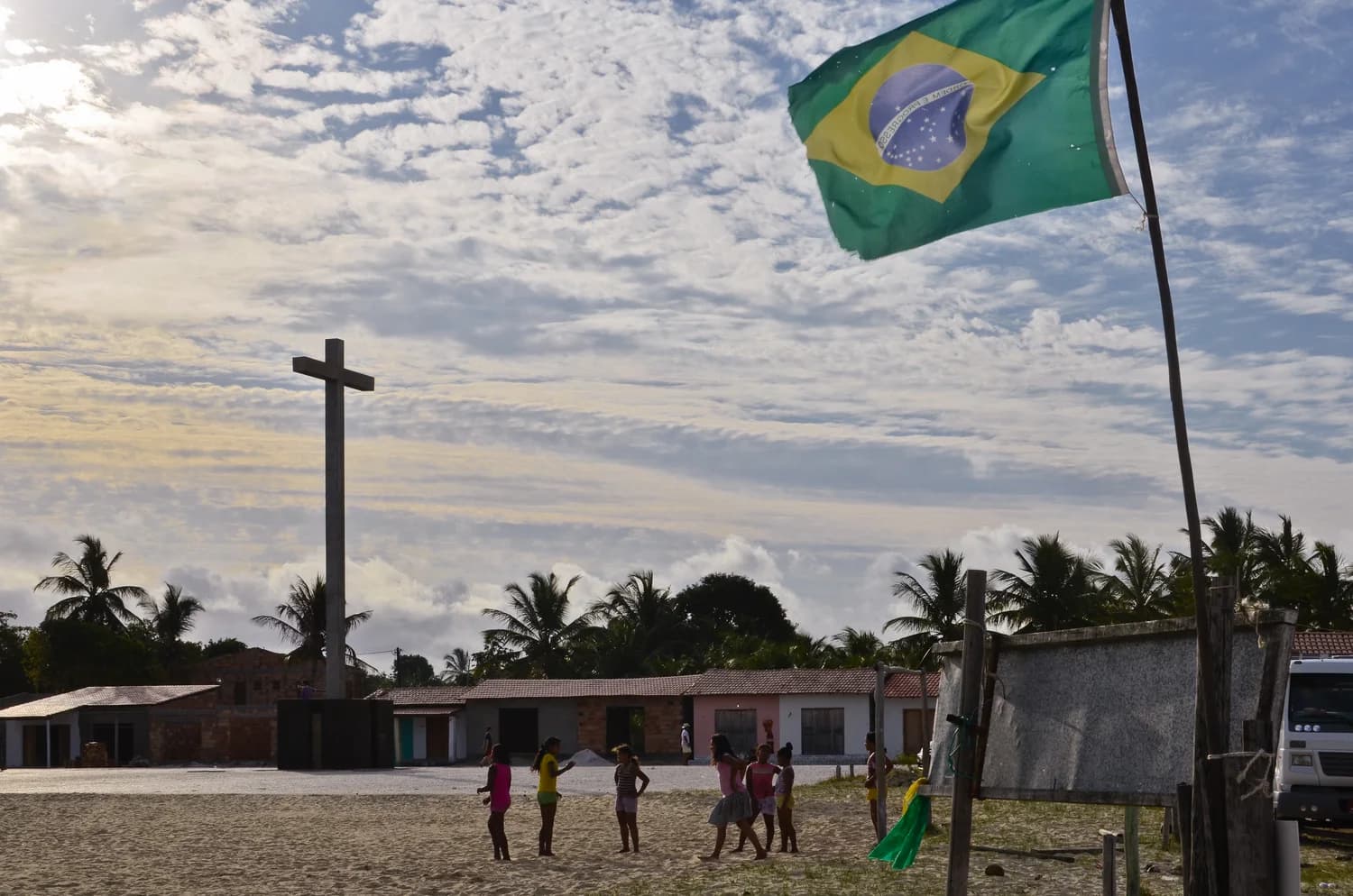 Cruz na orla de Coroa Vermelha